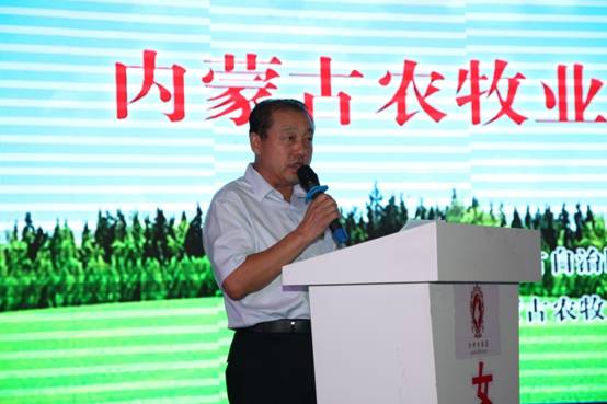 產(chǎn)業(yè)大咖齊聚草原青城，共享饕餮智慧盛宴----2015內(nèi)蒙古農(nóng)牧業(yè)產(chǎn)業(yè)化發(fā)展論壇召開