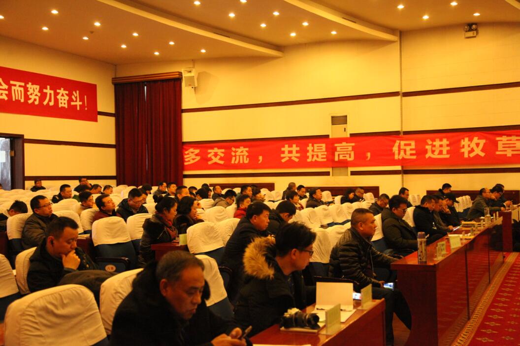 第三屆中國(guó)牧草企業(yè)論壇成功召開(kāi)