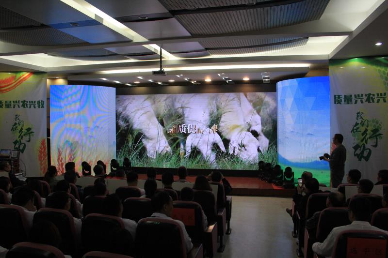 內(nèi)蒙古農(nóng)牧業(yè)產(chǎn)業(yè)化龍頭企業(yè)協(xié)會(huì)全力倡導(dǎo)質(zhì)量興農(nóng)興牧